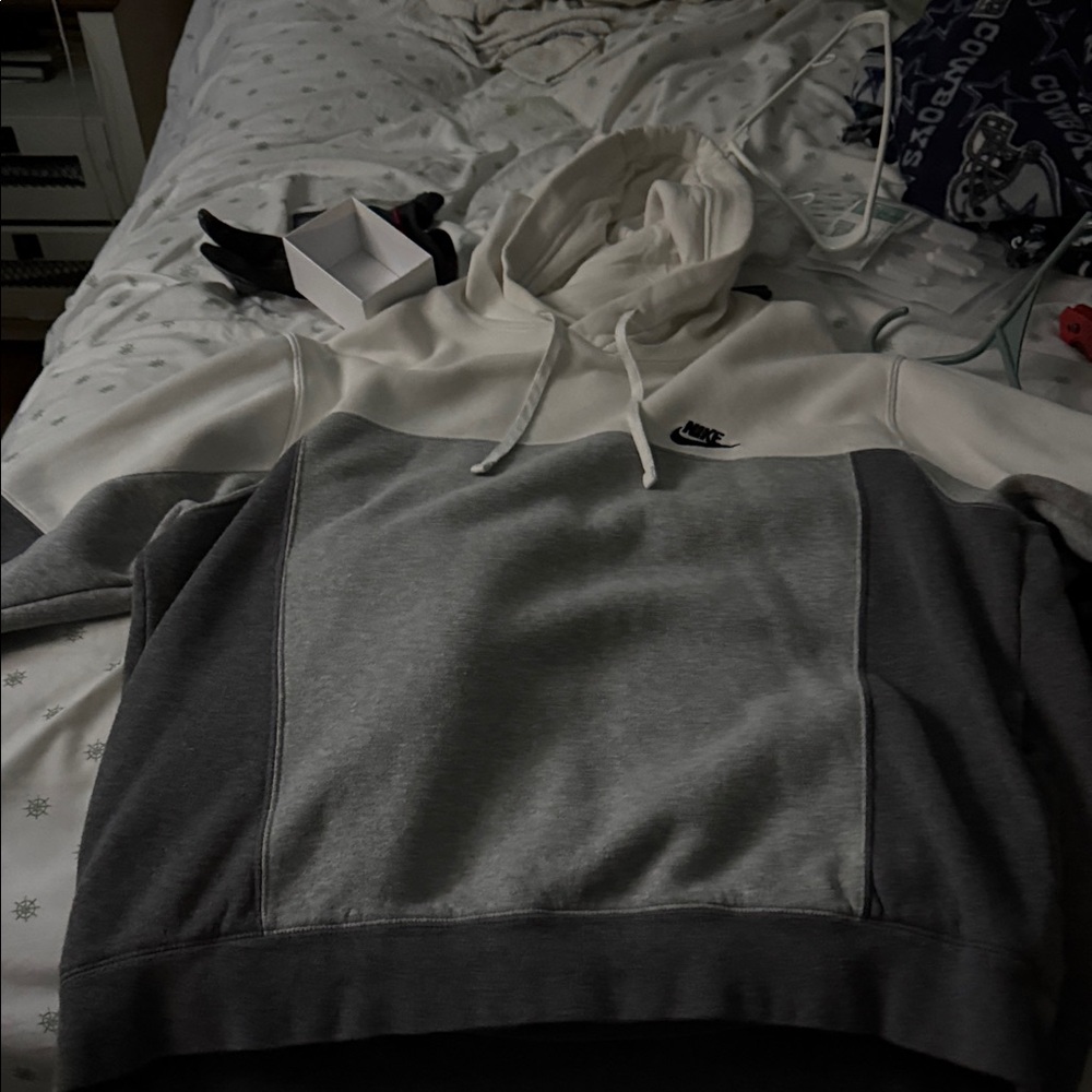 Nike Men's Two-Tone Gray and White Sweater No Stains No Holes perfect Condition